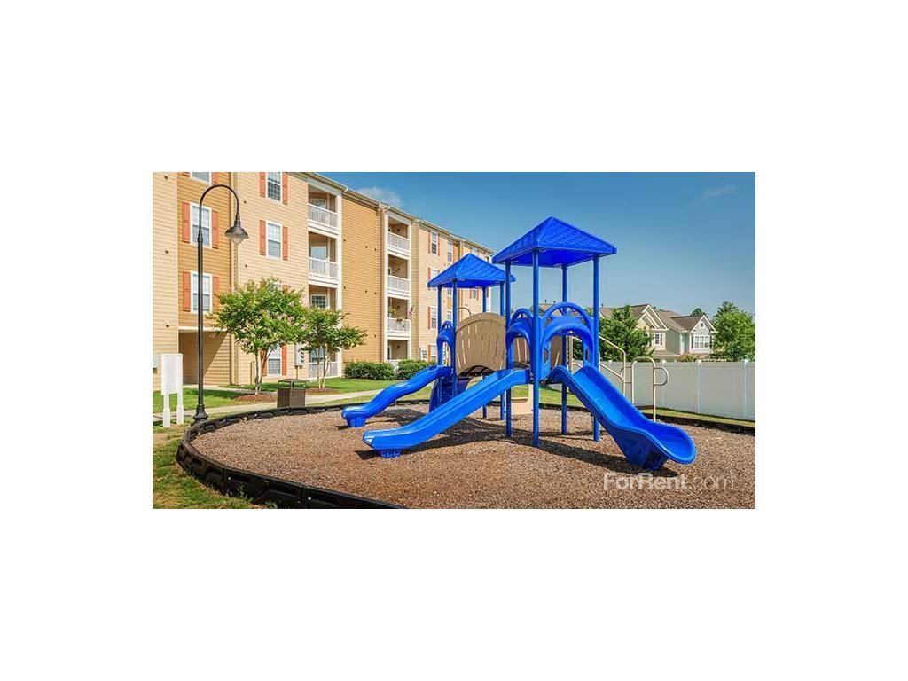 Colonial Village at Beaver Creek Apartments 1000 Creekside Hills