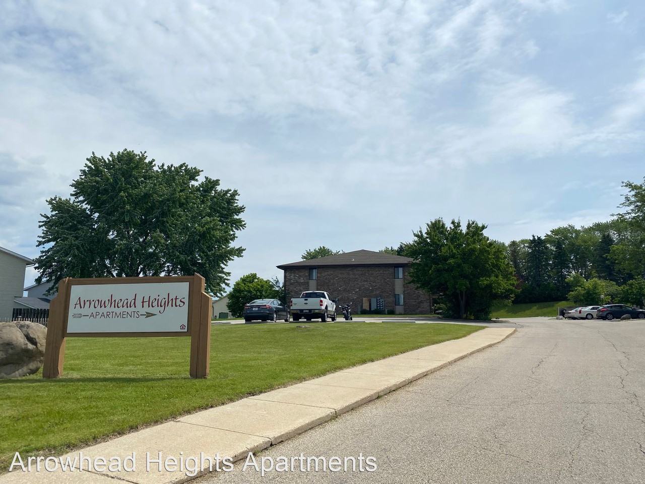 Arrowhead Heights Apartments 1577 Honeysuckle Rd, Hartford, WI 53027
