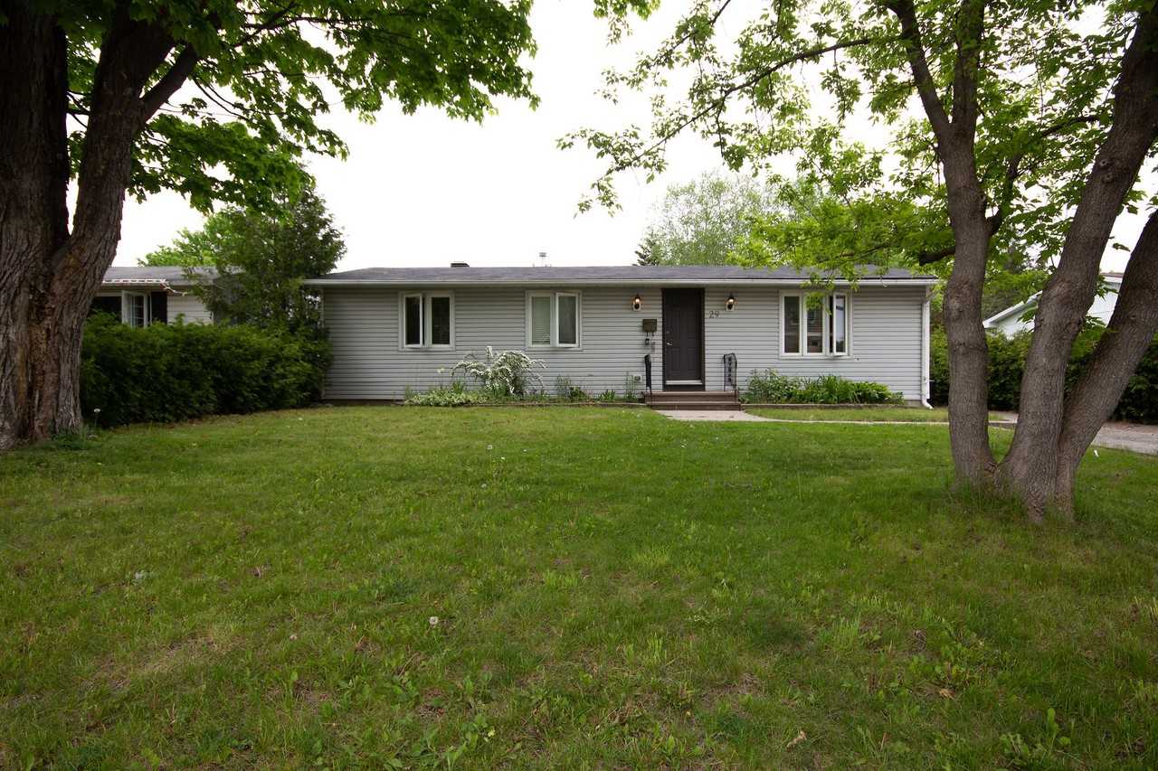 29 Overlake Drive, Nepean Apartments 29 Overlake Dr, Ottawa, ON K2E