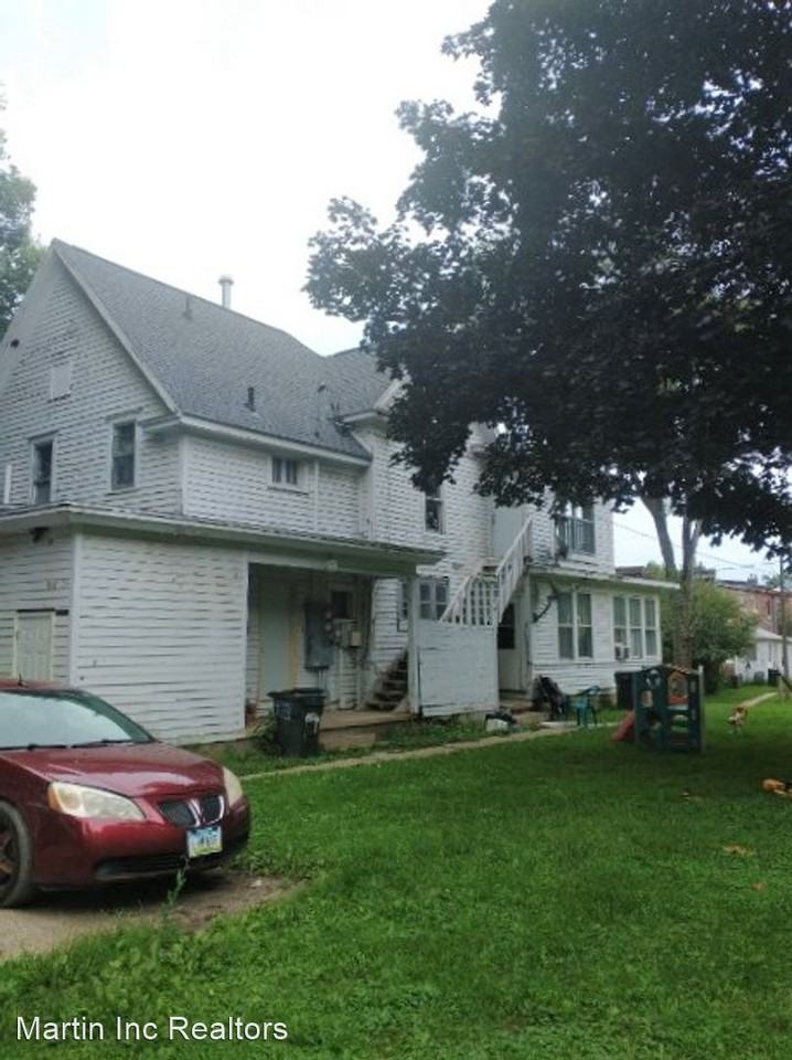 702 W Mullan Ave Apartments in Church Row Historic, Waterloo, IA 50701