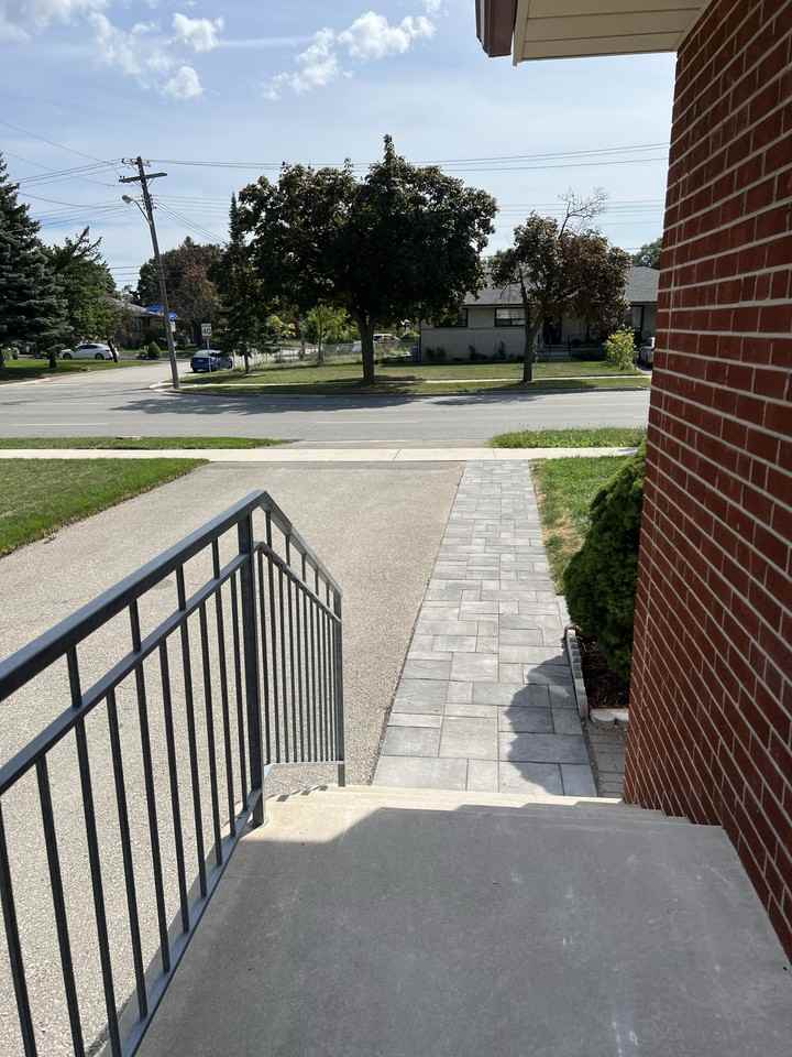 Bright & Spacious 3 Bedroom, 1 Bath Main Floor Bungalow Apartments