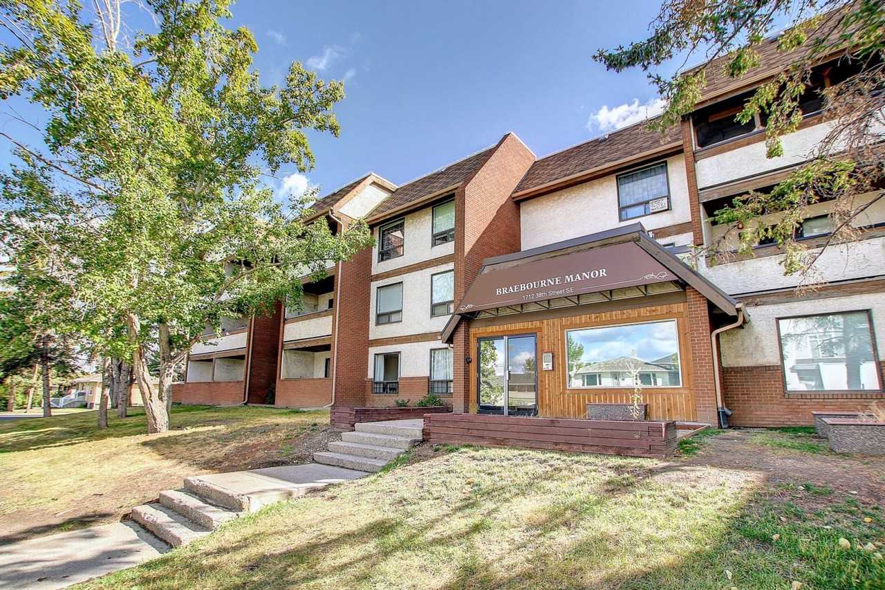 Renovated Top Floor Unit inn Forest Lawn Apartments 1712 38 St Se