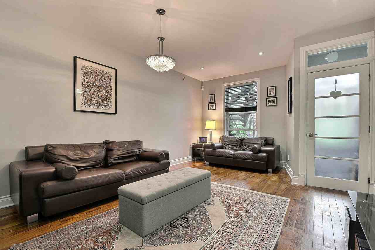 6067 Rue Waverly, Montréal, QC H2T 2Y4 3 Bedroom Apartment for 3,795