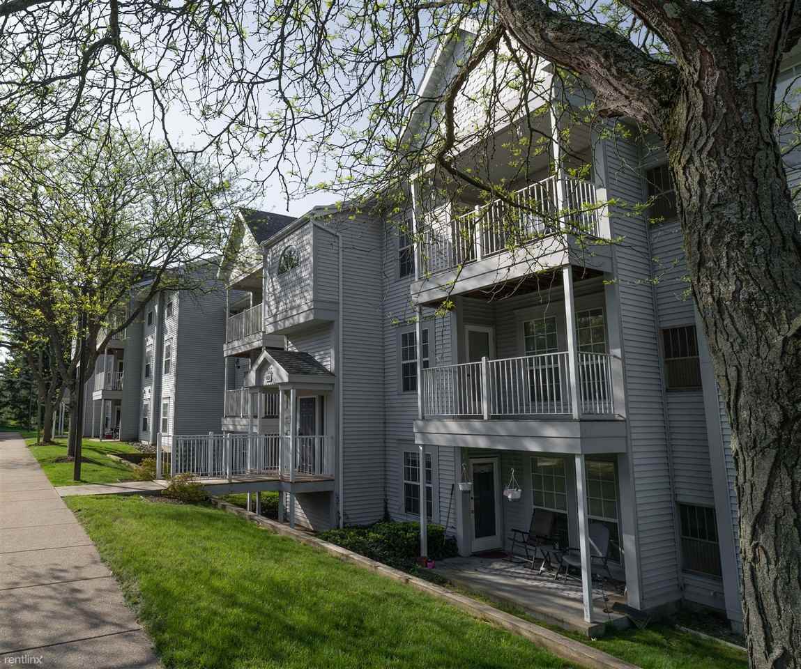 Pinewood Glen Apartments 4139 Valley Ridge Dr, Westwood, MI 49006