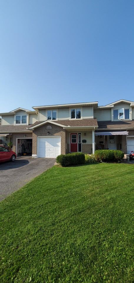 329 Fairbrooke Court Apartments 329 Fairbrooke Crt, Arnprior, ON K7S