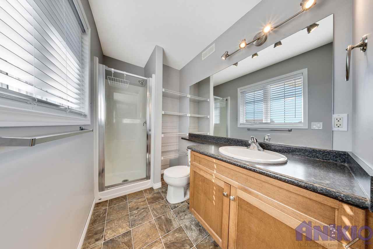 5 Bedroom Family Home in Martensville Apartments 933 Brack Crt