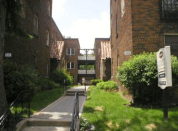 484486 Oriole Pkw Apartments in Chaplin Estates, Toronto, ON M5P 2H8