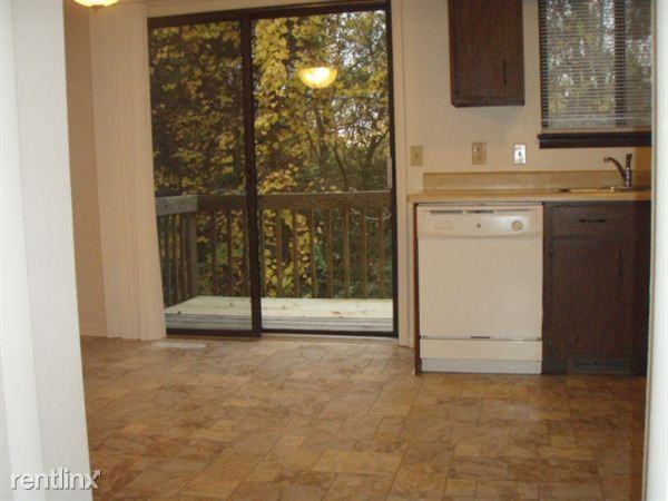 sundowner townhomes Apartments 5200 Lucerne Ave, Kalamazoo, MI 49048