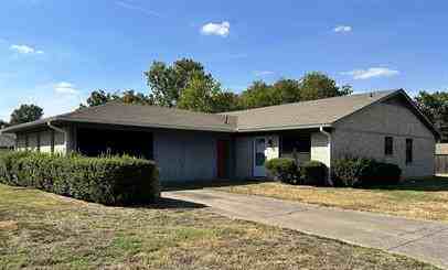 McCarley 2729 Apartments in Commerce, TX 75428 Zumper