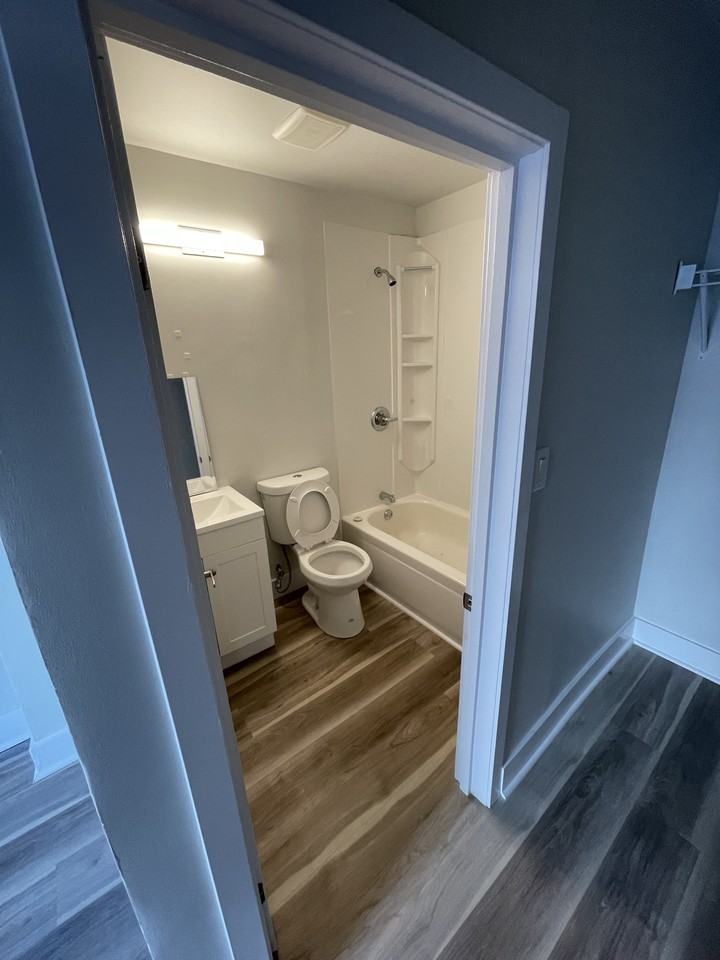 1829 Alverstone St Apartments in Daniel Mcintyre, Winnipeg, MB R3E 2H3