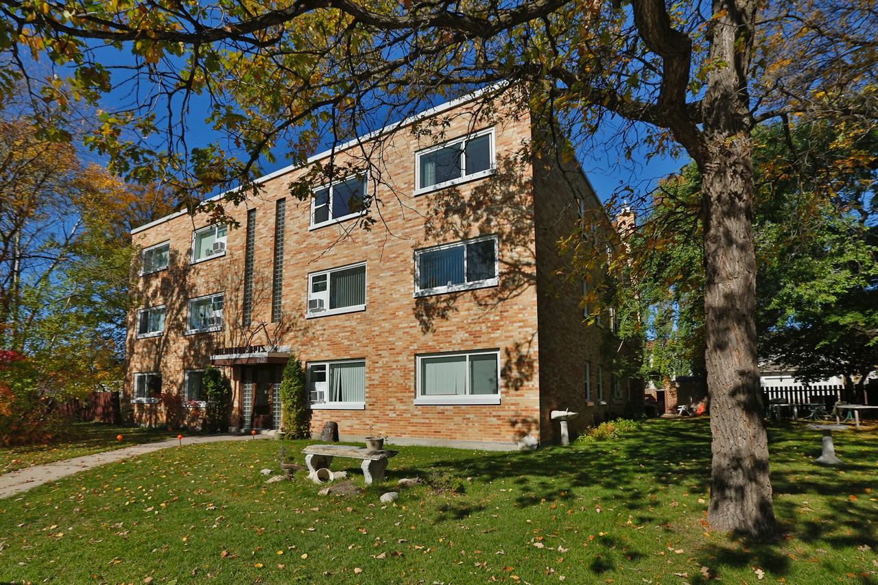 The Wildwood Apartments 633 Manchester Blvd N, Winnipeg, MB R3T 1N9
