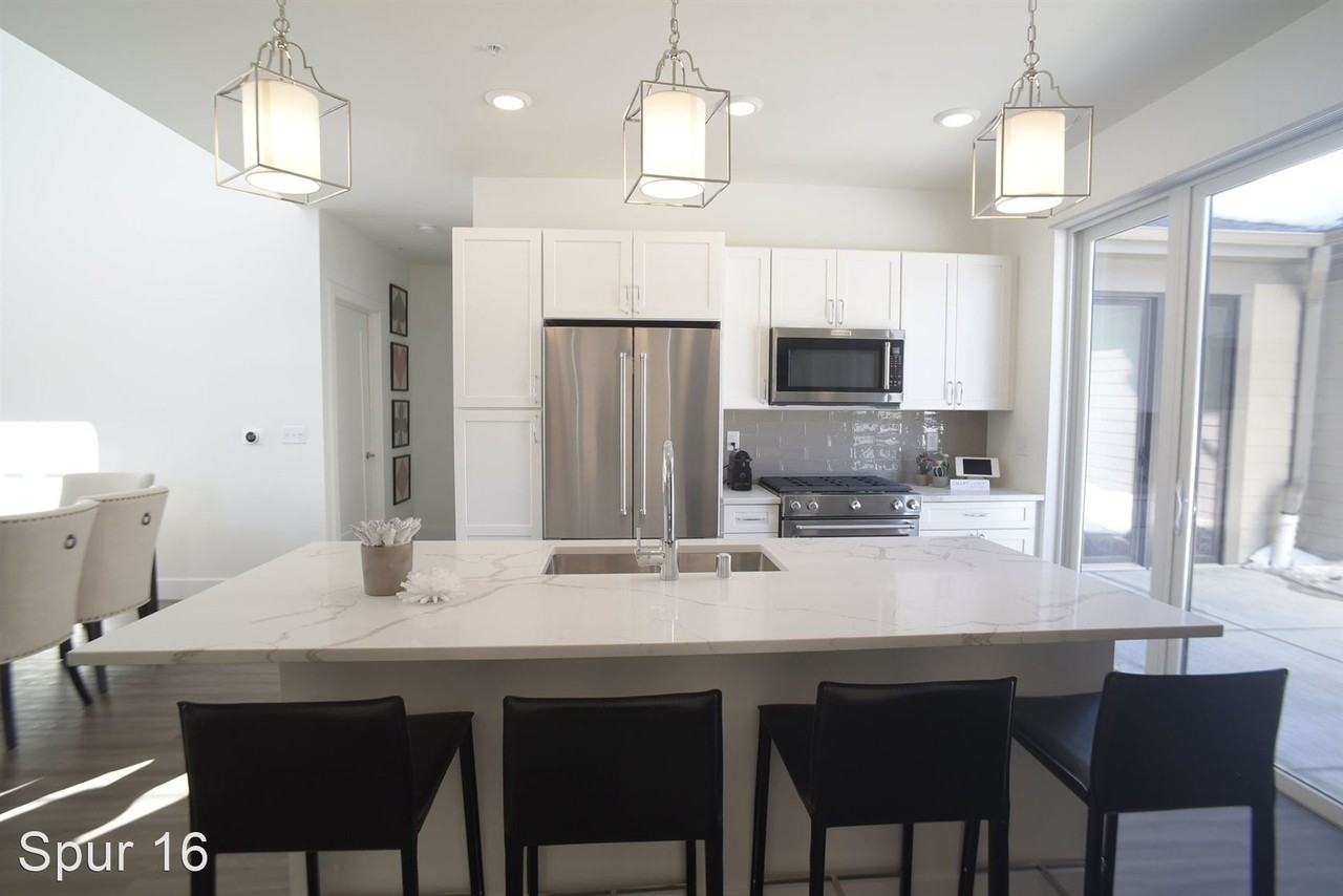 Spur 16 Apartments Buntrock Ave, Mequon, WI 53092 Zumper