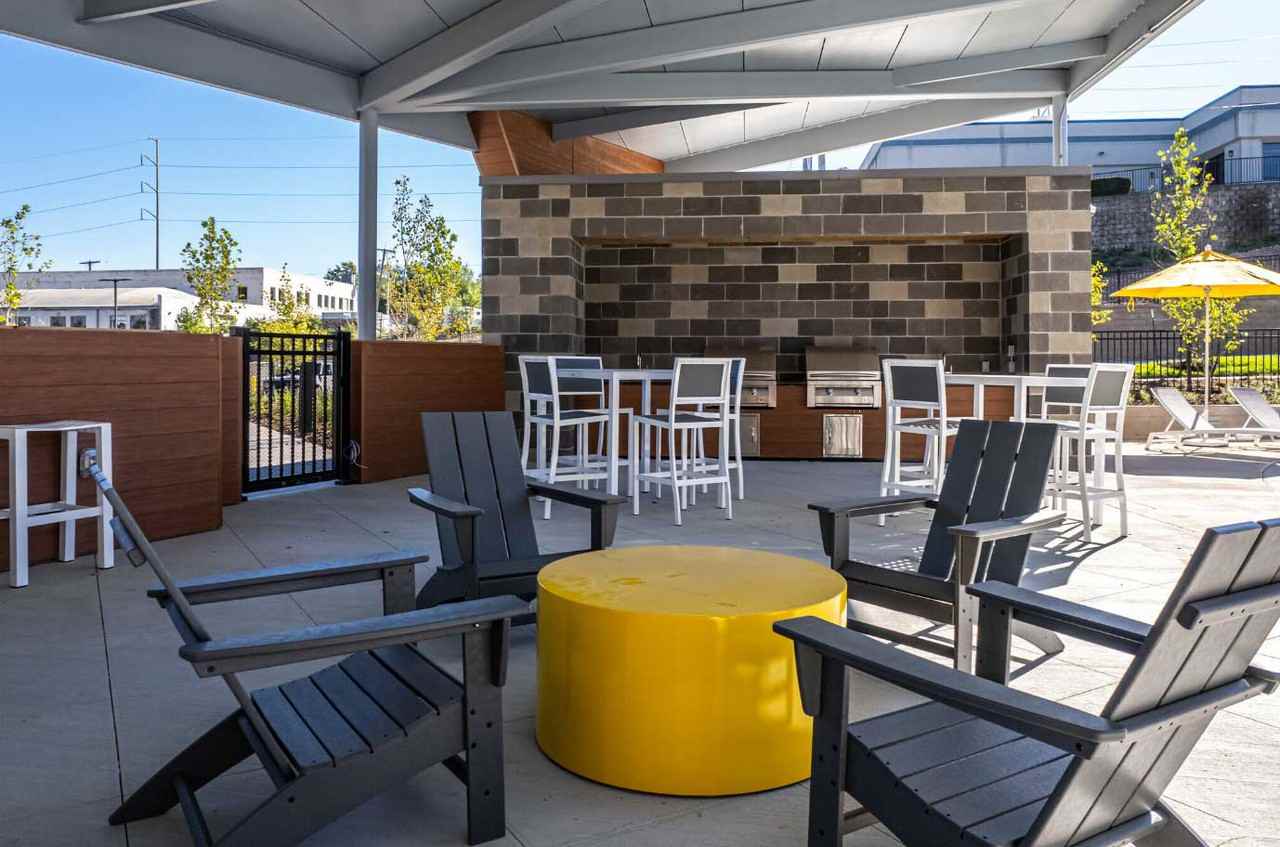 Brookside Commons Apartments 6551 Rockhill Rd, Kansas City, MO 64131