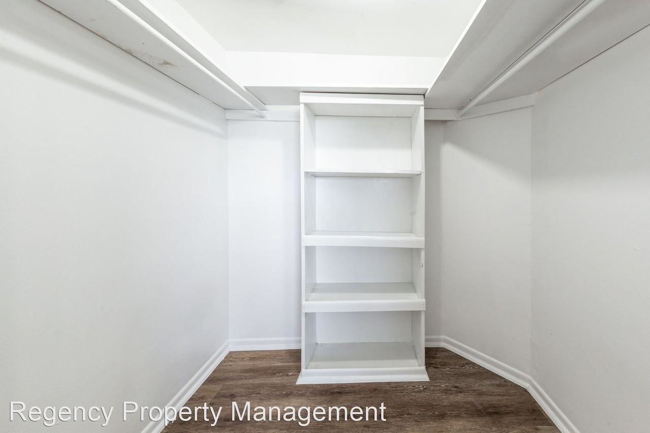 The Flats at Oak Hills / Villas at Oak Hills Apartments 7314 Oak