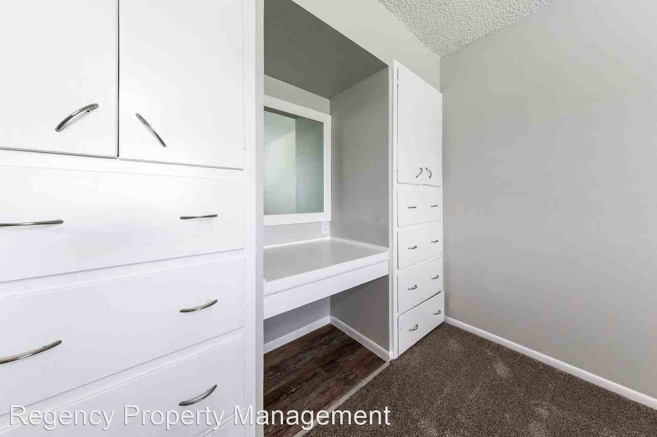 The Flats at Oak Hills / Villas at Oak Hills Apartments 7314 Oak