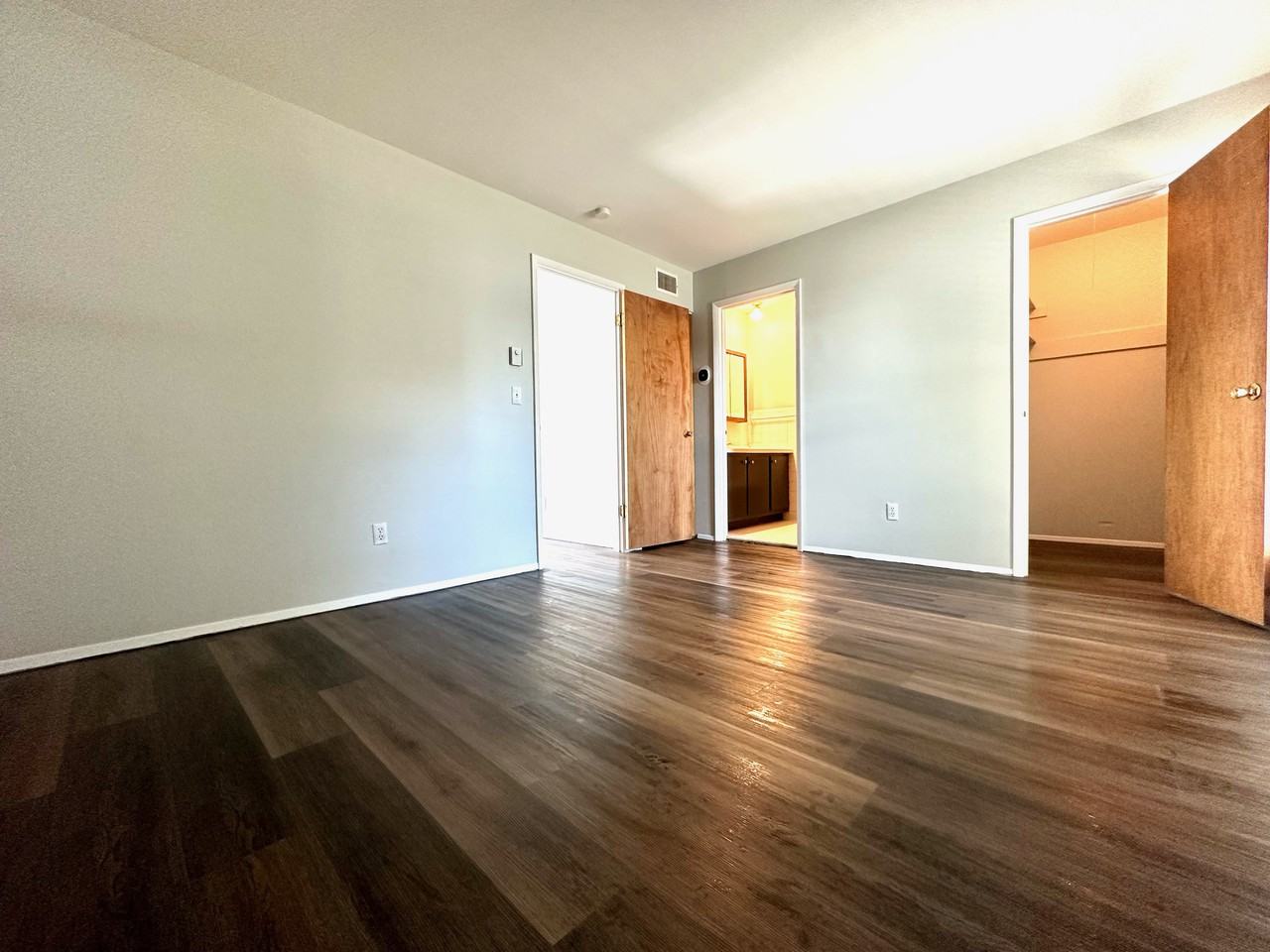 Residences at Chateau Roi Apartments 9960 Chateau Roi Drive 9960