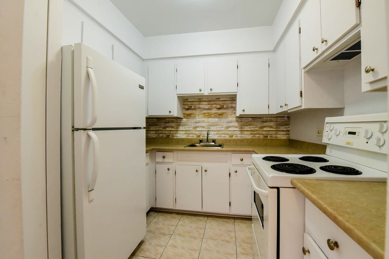 2400 Van Horne Street Apartments 2400 Av Van Horne, Montréal, QC H3S