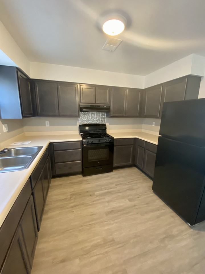 Naveen Pine Apartments & Townhomes Townhouses 700 Chateau Drive