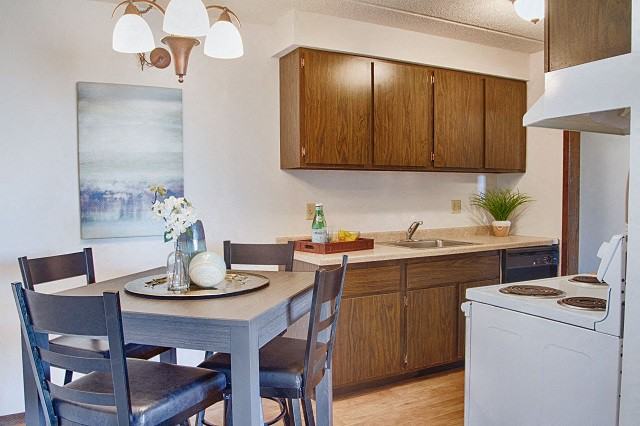 Knollwood Towers West Apartments 1010 Lake St Ne, Hopkins, MN 55343