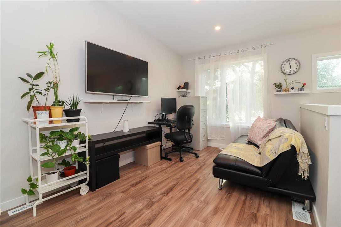 377 Berry Street, Winnipeg, MB R3J 1N4 4 Bedroom Apartment for 2,295