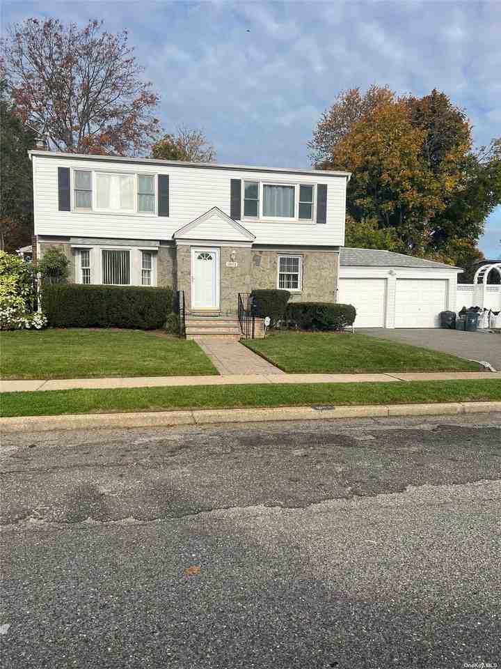 1803 Albermarle Ave, East Meadow, NY 11554 2 Bedroom House for 2,800