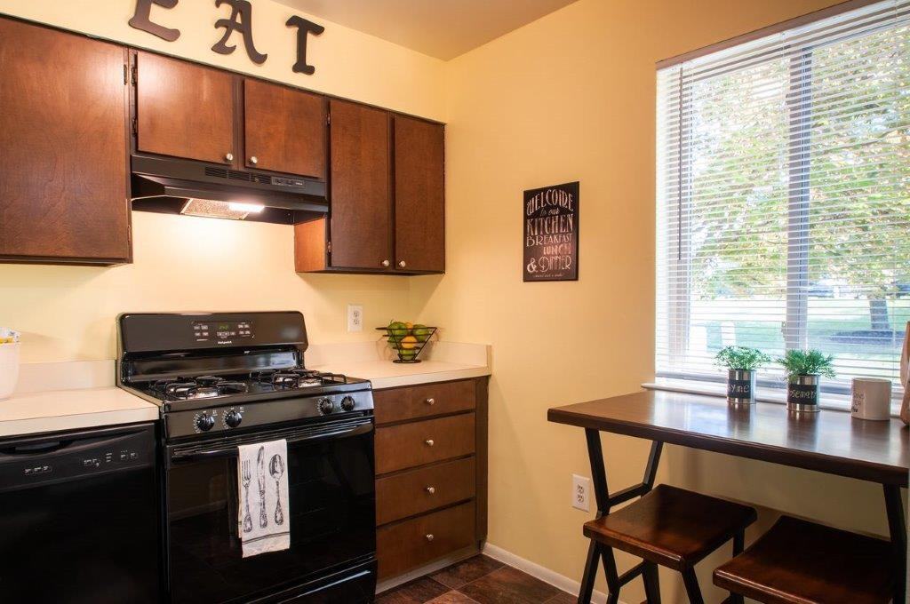 Lakewood Hills Apartments and Townhomes 821 Sequoia Dr, Harrisburg