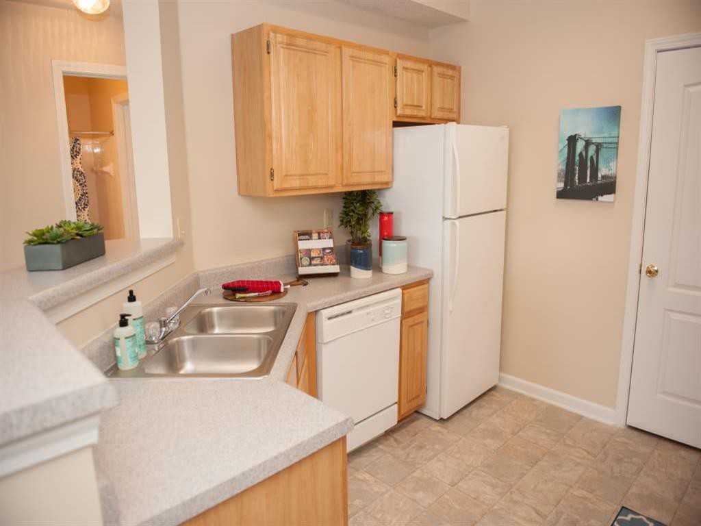 Waterford Place Apartments 8037 Waterford Cir, Collierville, TN 38125