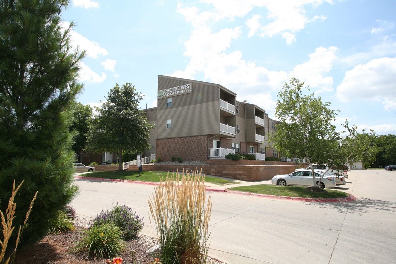 Pacific West Apartments 14121 Pierce Plz, Omaha, NE 68144 Zumper