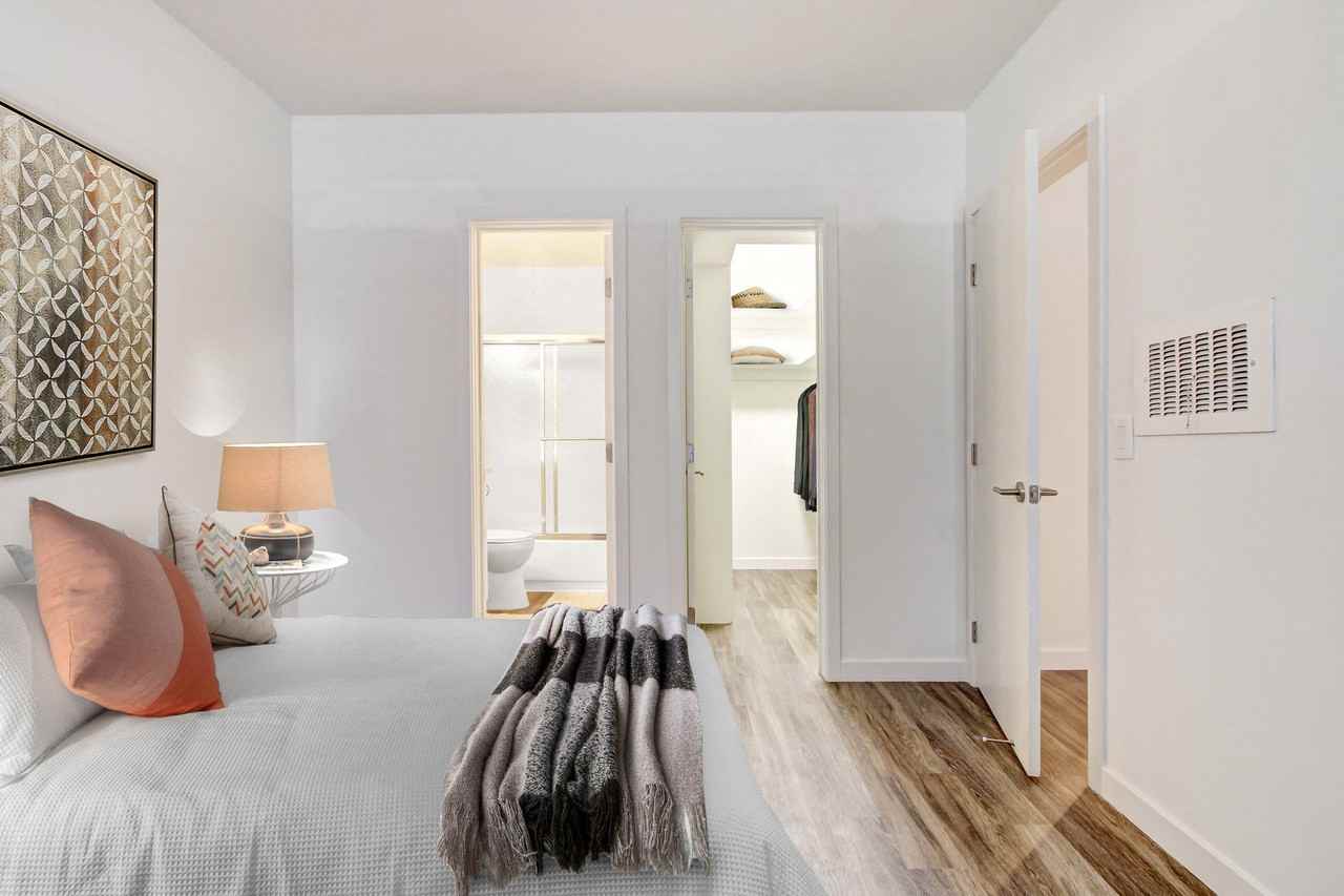 De Soto Valley Apartments 7242 De Soto Ave, Los Angeles, CA 91303