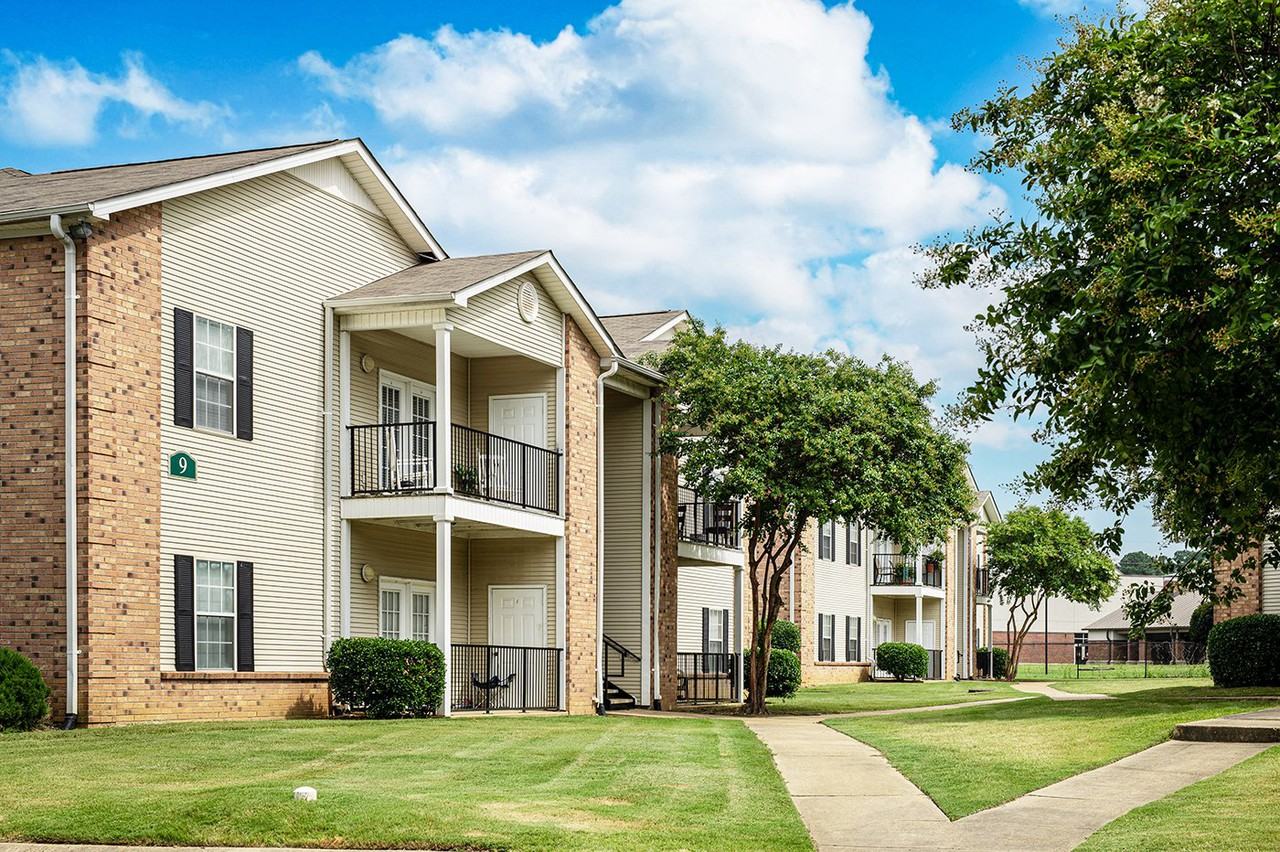 The Pointe at Highland Apartments 492 E Beasley Rd, Jackson, MS 39206