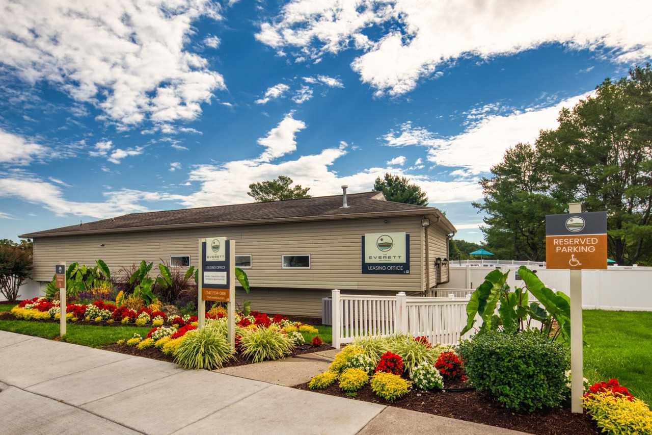 The Everett Apartments 4356 Garst Mill Rd, Cave Spring, VA 24018 Zumper