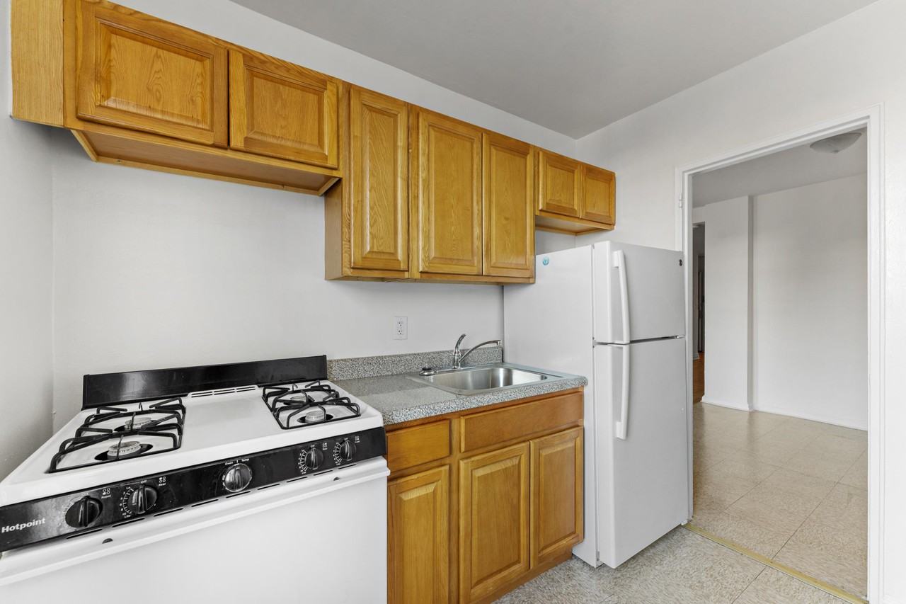 Merrick Road Apartments in Rockville Centre, Rockville Centre, NY 11570