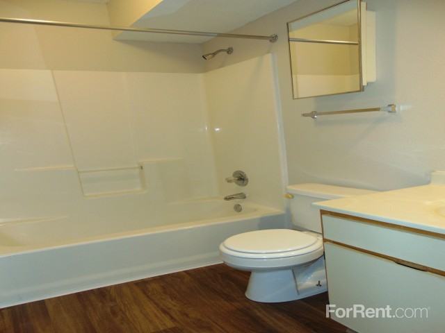 Northpointe Apartments 900 NW 79th Terrace, Kansas City, MO 64118