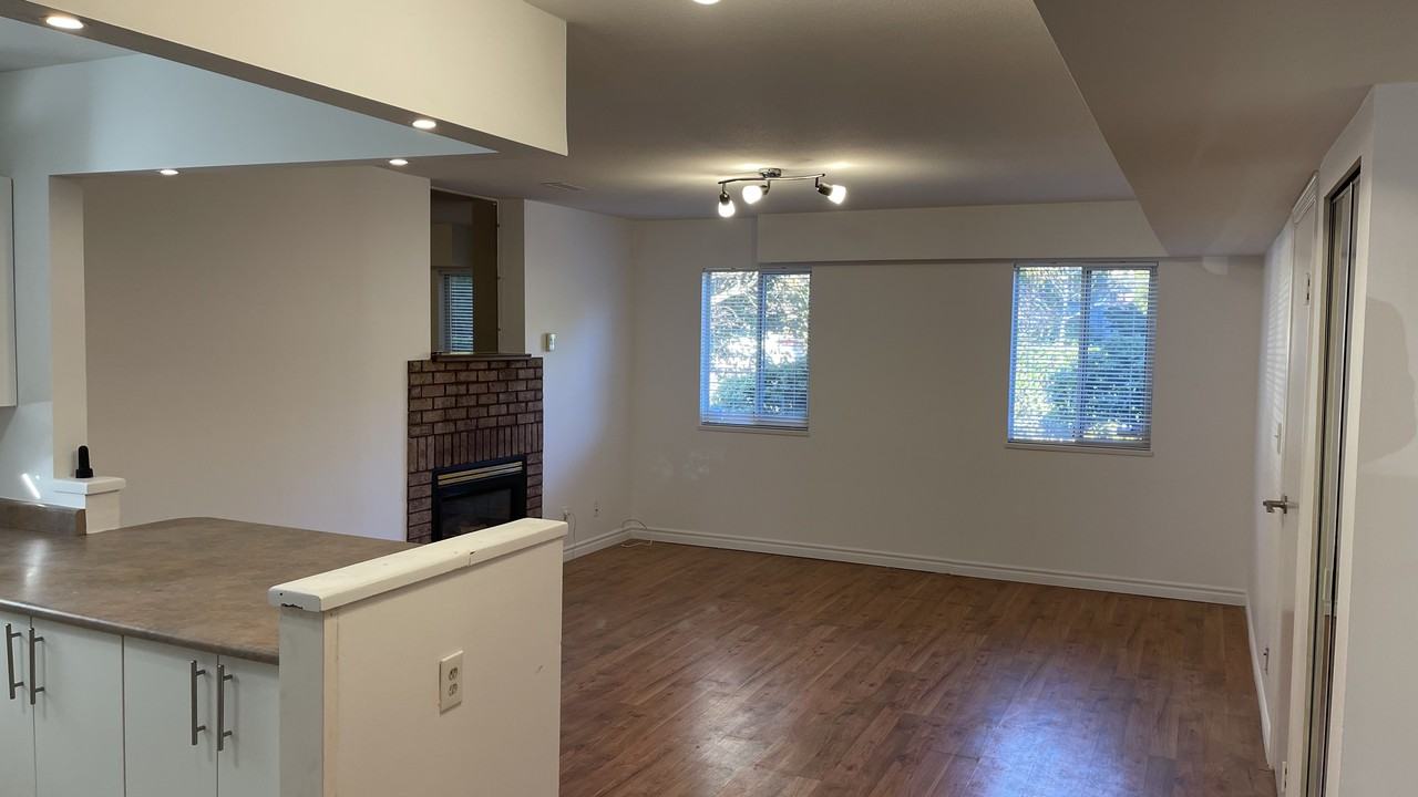 1359 17th Street West, North Vancouver, BC V7P 1W5, CA 2 bedroom