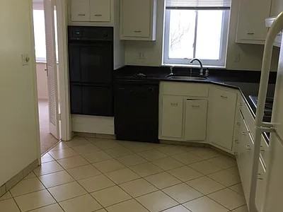 Greenbriar Apartments 17075 Chagrin Boulevard, Shaker Heights, OH