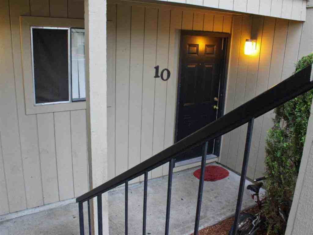 Karens Korner Apartments 4204 Pacific Ave, Forest Grove, OR 97116