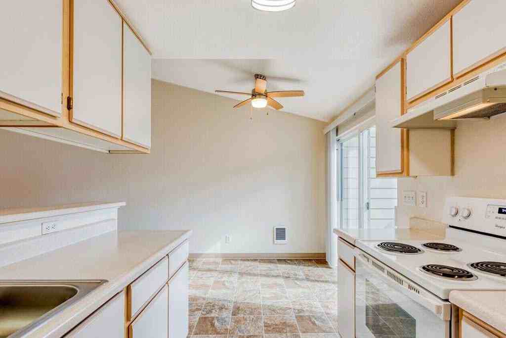 Willamette Falls Court Apartments 2220 Gilman Dr, Oregon City, OR