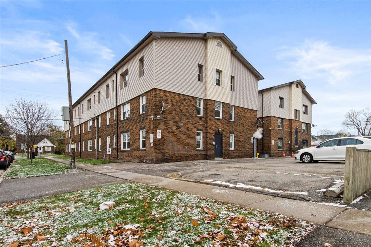 496 Simcoe Street North Apartments 496 Simcoe St N, Oshawa, ON L1G