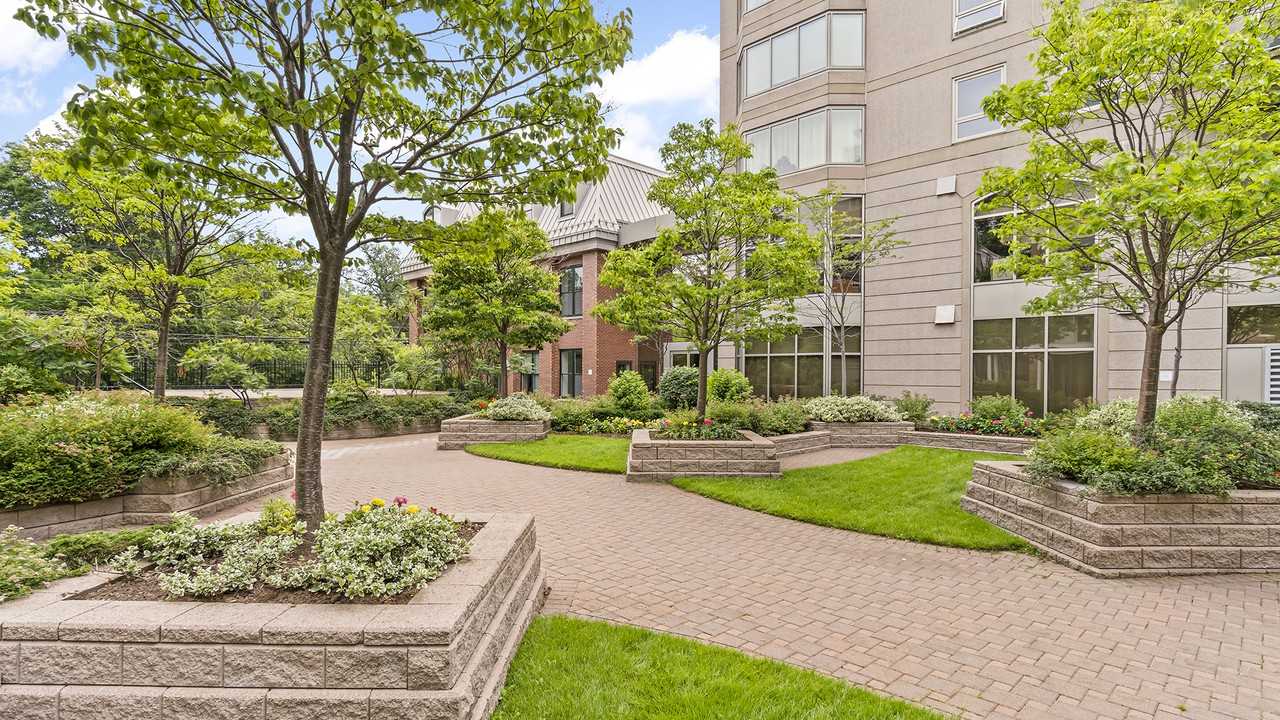 Summer Crest Apartments 5881 Spring Garden Rd, Halifax, NS B3H 4S3