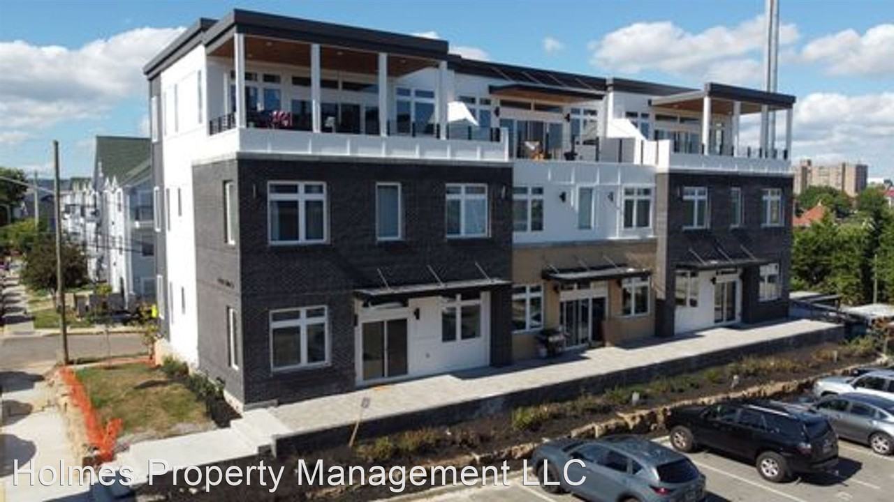 400 12th St at Bridge Av Apartments in Fort Sanders, Knoxville, TN