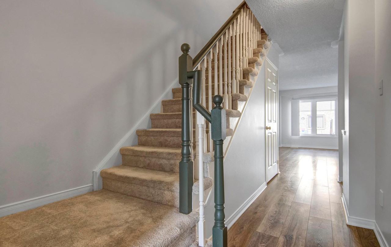 Daniels Gateway, Erin Centre Apartments 2900 Rio Crt, Mississauga, ON