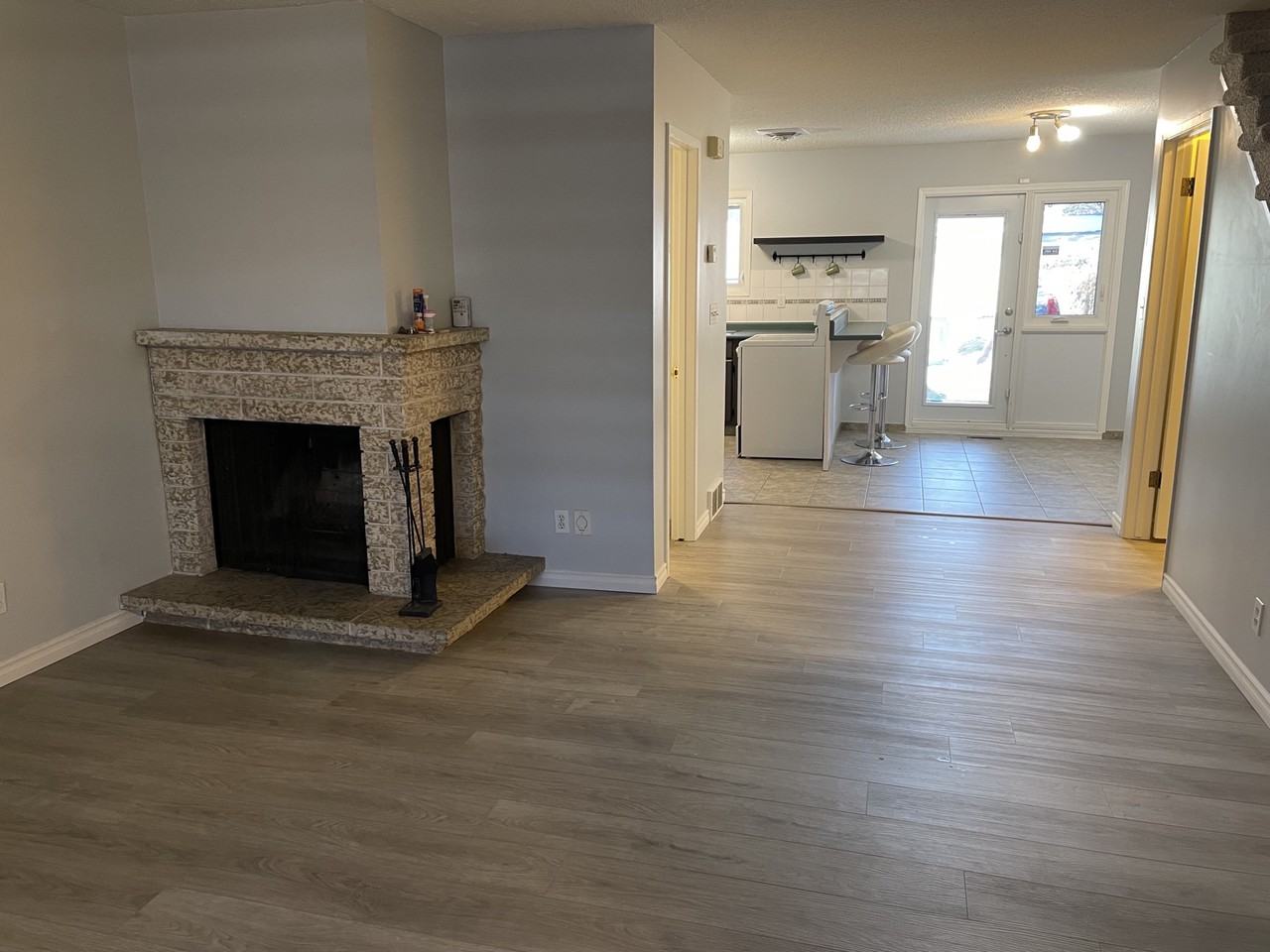 1324 Chancellor Dr Apartments in Waverley Heights, Winnipeg, MB R3T 4J3