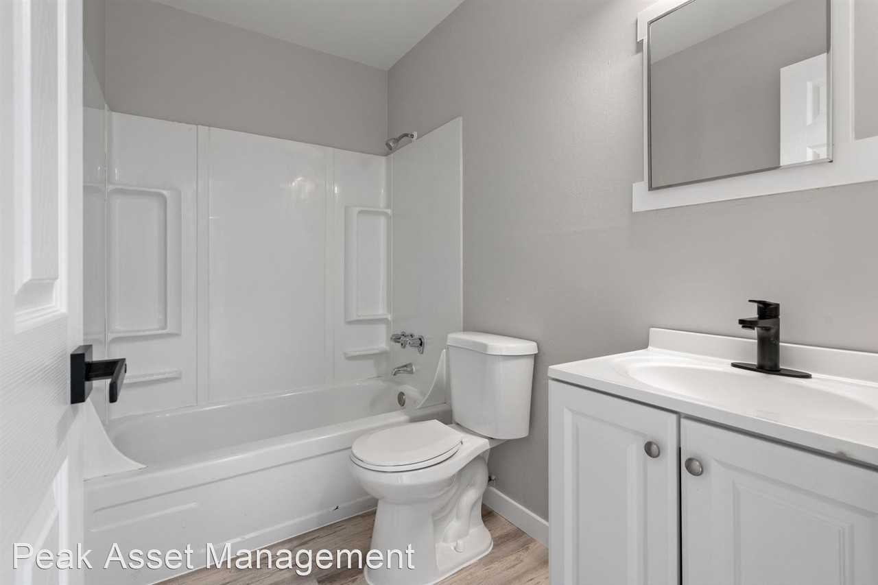 Eastside Village Apartments 17924 Se Division St, Gresham, OR 97236