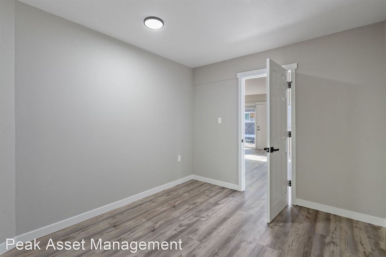 Eastside Village Apartments 17924 Se Division St, Gresham, OR 97236