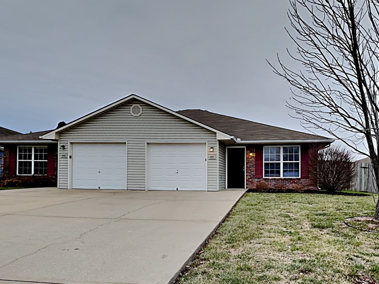 407 Nw Woodbury Dr, Grain Valley, MO 64029 3 Bedroom House for 1,335