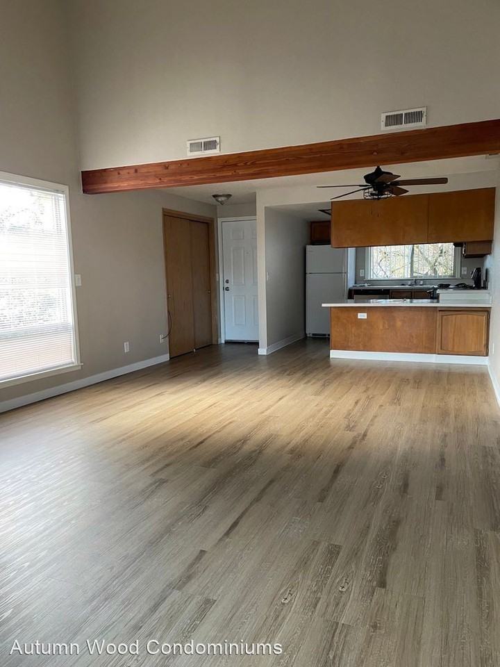 Autumn Wood Condominiums 7656 SE Lake Road Apartments in Milwaukie