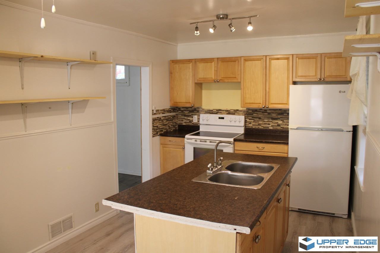 390 Bannerman Ave, Winnipeg, MB R2W 0V3 3 Bedroom House for 863/month Zumper