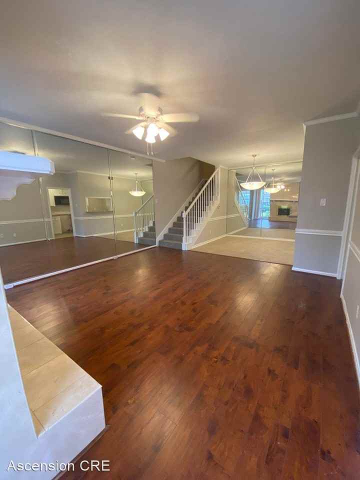 San Felipe Square Townhomes Apartments 1439 Bering Dr, Houston, TX