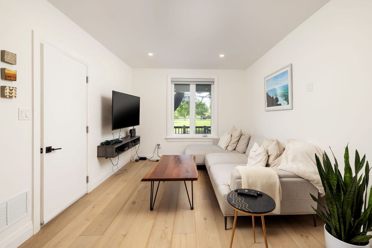 Trinity Bellwoods Apartments 89 Gore Vale Avenue, Toronto, ON M6J 2R5