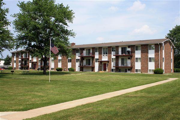 Village Square Apartments 902 N Scheurmann Rd, Essexville, MI 48732